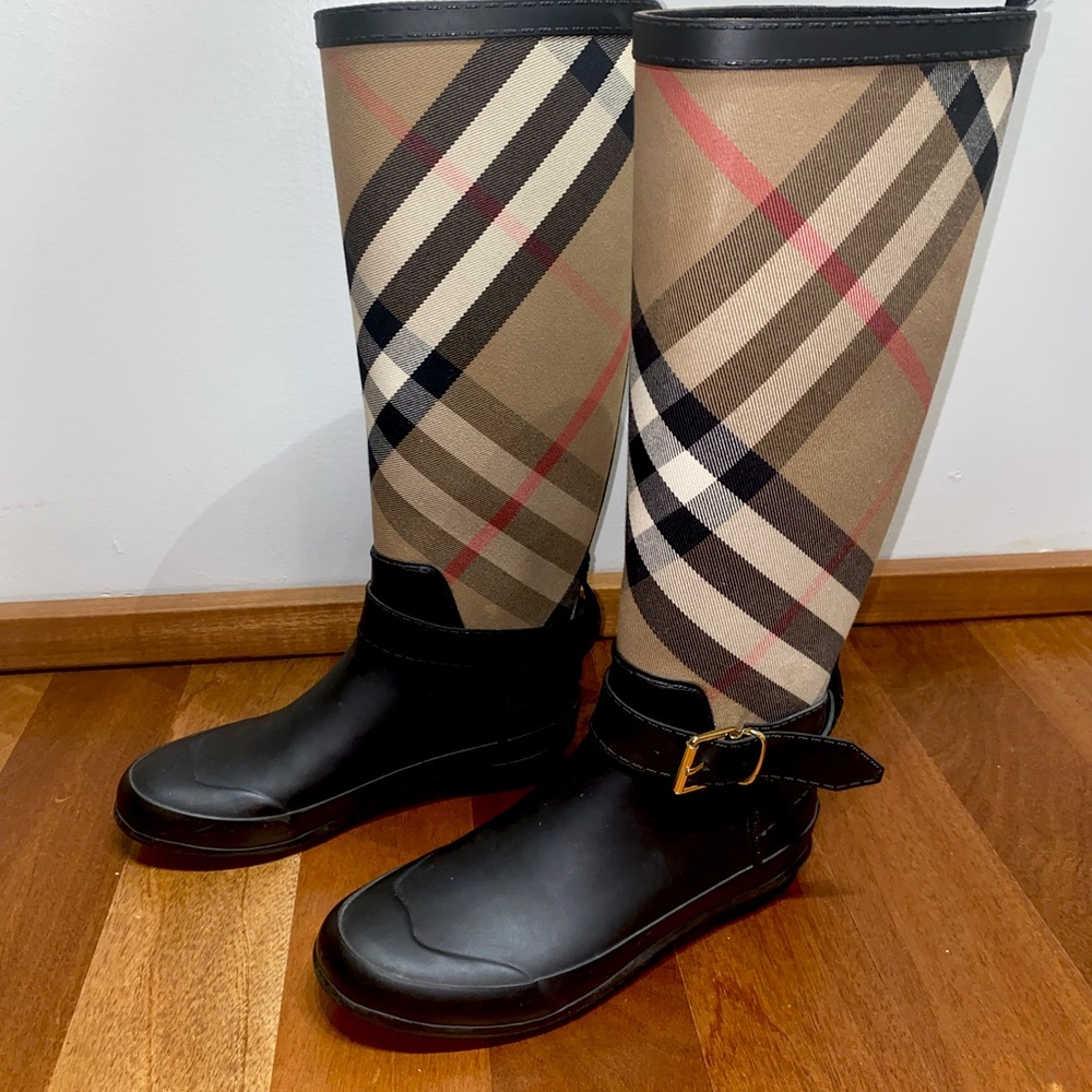 Burberry tall rain boots SIZE 6